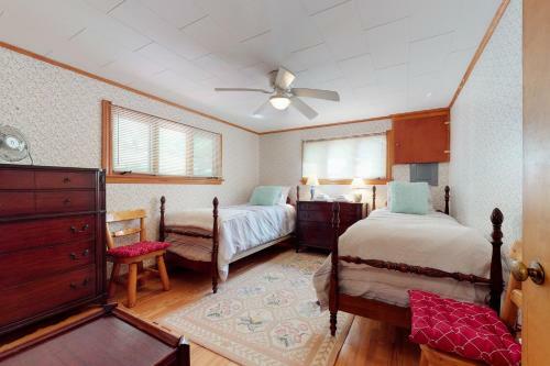 Pineapple Cottage By The Sea