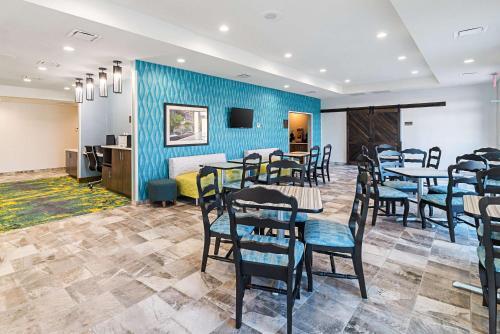 Hotel Comfort Inn & Suites