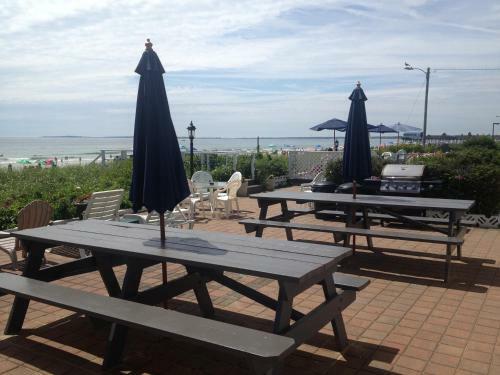 Sandpiper Beachfront Motel