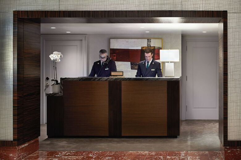 Hotel Peninsula