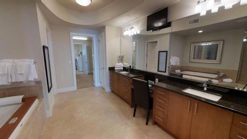 Turquoise Place C2309