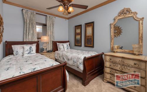 Turquoise Place D1702