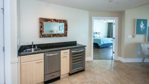 Crc1201 - Renovated Two-bedroom Apartment