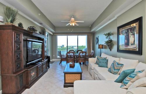 Wharf 405 Apartment