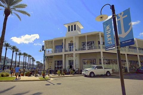 Wharf 820 Apartment