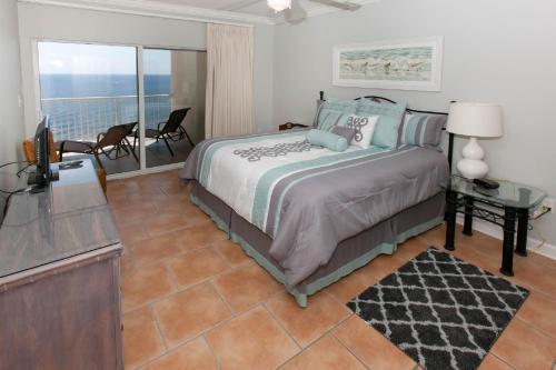 Admirals Quarters Ph1504