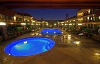 Hotel Tropicana Inn & Suites