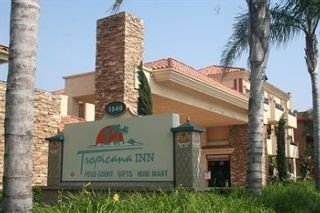 Hotel Tropicana Inn & Suites