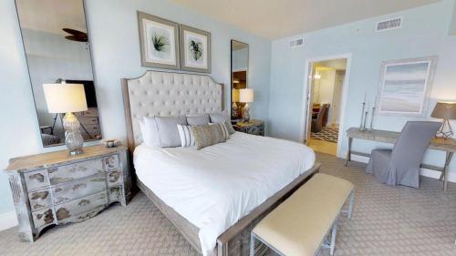 Turquoise Place C0701