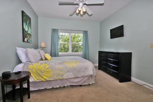 Nancy Lane 6 Apartment