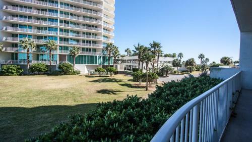 Crb0108 - Charming Waterfront Bay View Two-bedroom Apartment