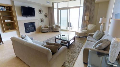Turquoise Place C2404