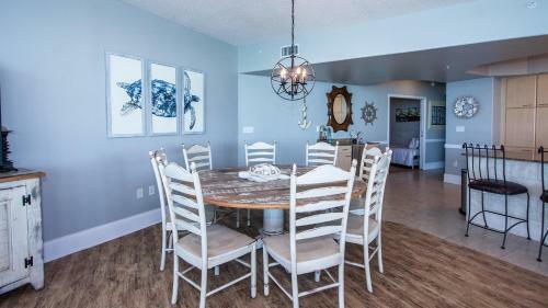Crb0607 - Spacious Waterfront Four-bedroom Apartment