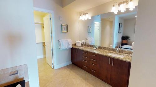 Turquoise Place D1303
