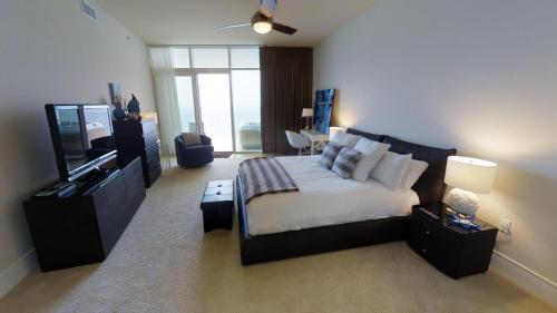 Turquoise Place C2305