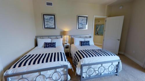 Turquoise Place C2609
