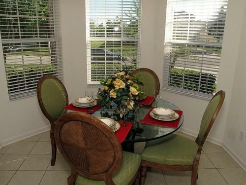 Comrow Villa 7716