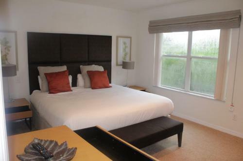 Villa Regal Oaks Rentals