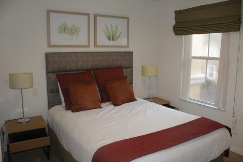 Villa Regal Oaks Rentals