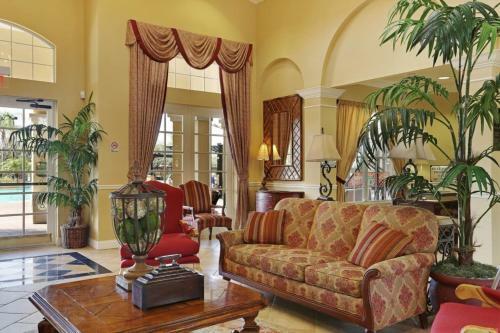 Shoreway Loop | 2001-three Bedroom Apartment