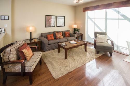 Vicky's Windsor Hills - Three Bedroom Townhome