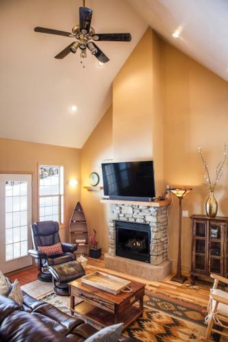 Elkhorn Drive House 142937