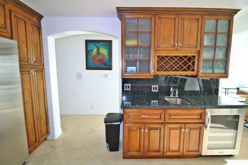 3525o - Big Blue Beauty Home