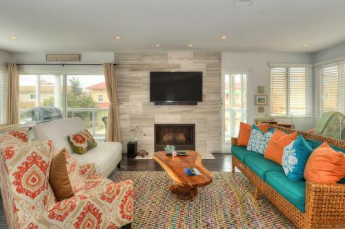 2402o - 875413 Modern Silverstrand Oasis
