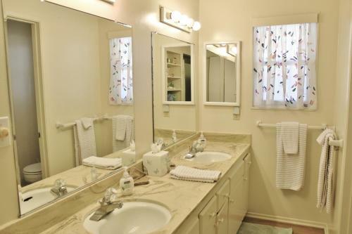 1235c - 491349 Capri Beach Retreat