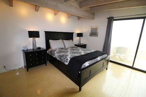 3612o - 499025 Hollywood Beach Inboard Home