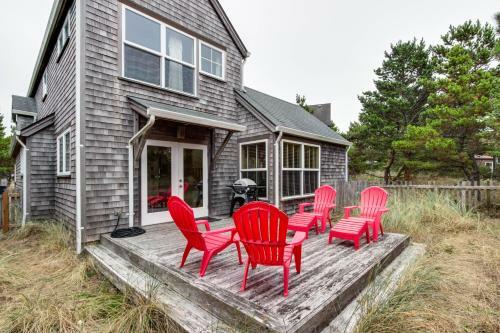 Chic Retreat By The Sea