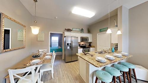 15241 Beach Way Dr Townhouse