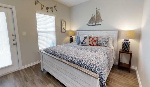 Bondi Beach-14908 Two-bedroom Holiday Home