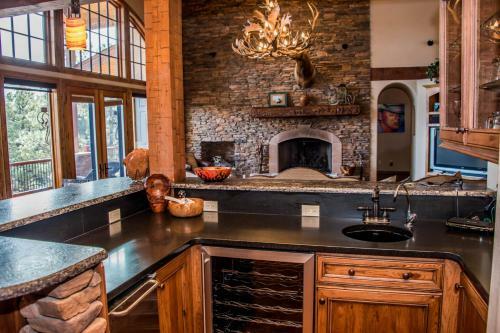 Majestic Mountain Retreat