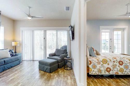Canary Bay Unit B