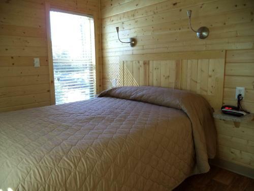 Palm Springs Camping Resort Cabin 5