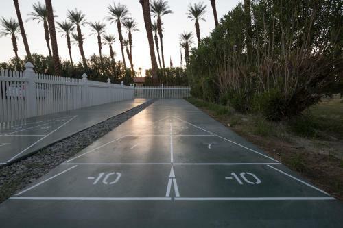 Palm Springs Camping Resort Cottage 2