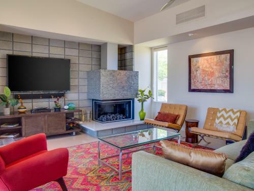 The Artful Cosmo - 2 Bedroom