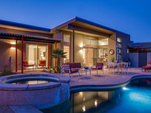 The Artful Cosmo - 2 Bedroom