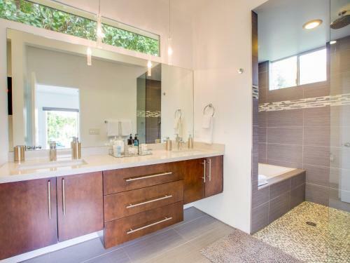 Under The Palms - 3 Bedroom