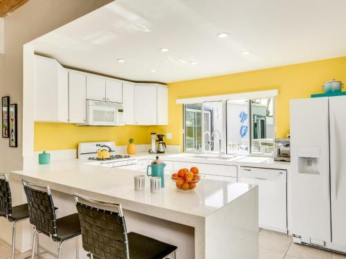 Mellow Yellow Butterfly - 3 Bedroom