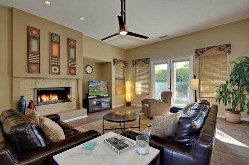 Desert Escape-pool-4br/2.5ba