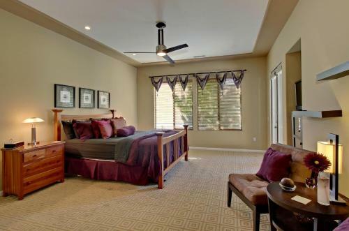Desert Escape-pool-4br/2.5ba