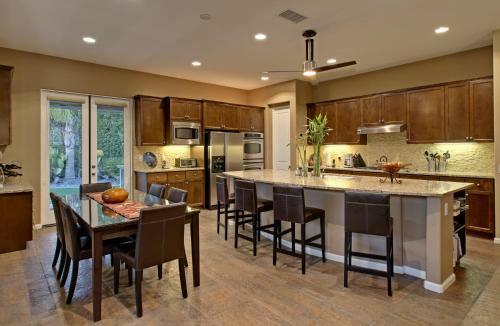 Desert Escape-pool-4br/2.5ba