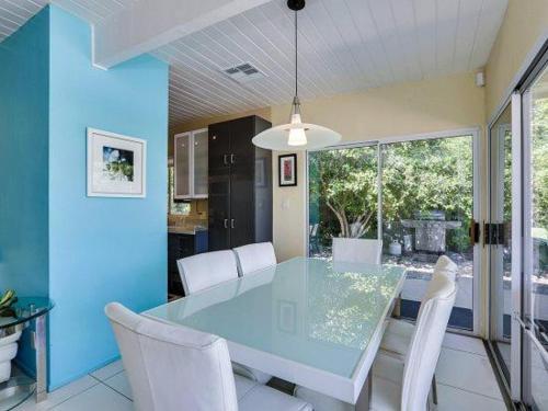 Modern Element-mt Vw-4br/2ba