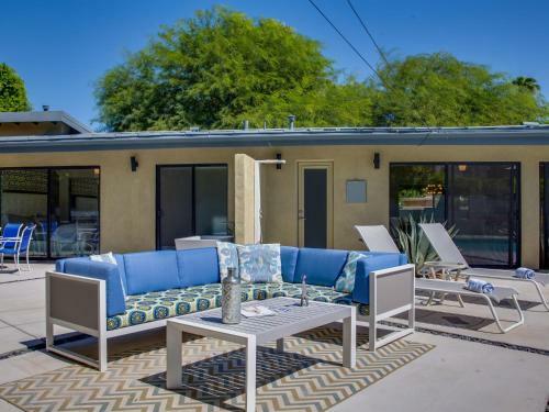 Mid-century Deluxe - 4 Bedroom