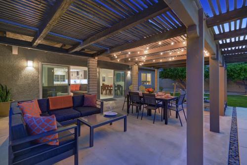 2252 E Rochelle Home