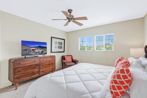 2252 E Rochelle Home
