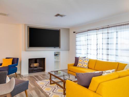 Lemon Twist - 4 Bedroom