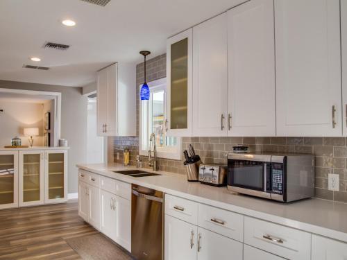 Lemon Twist - 4 Bedroom